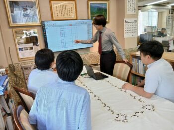 社内の雰囲気 楽しんで伸びる